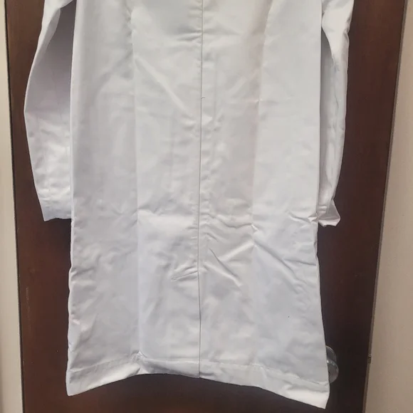 FIGS Lab Coat - Picture 10 of 15